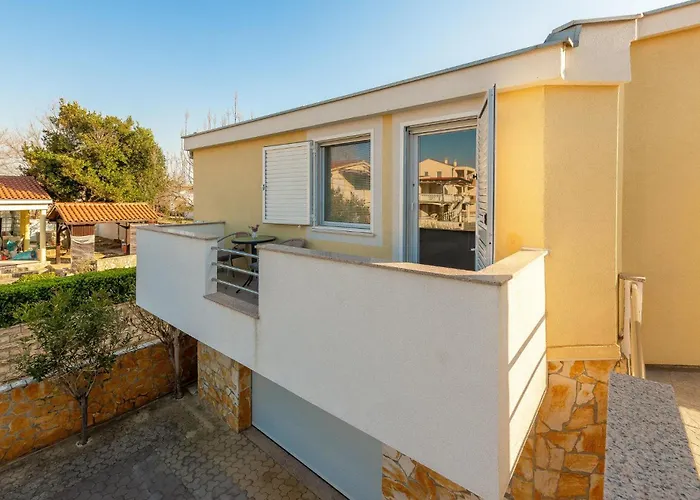 Апартаменты In With Wifi Нин